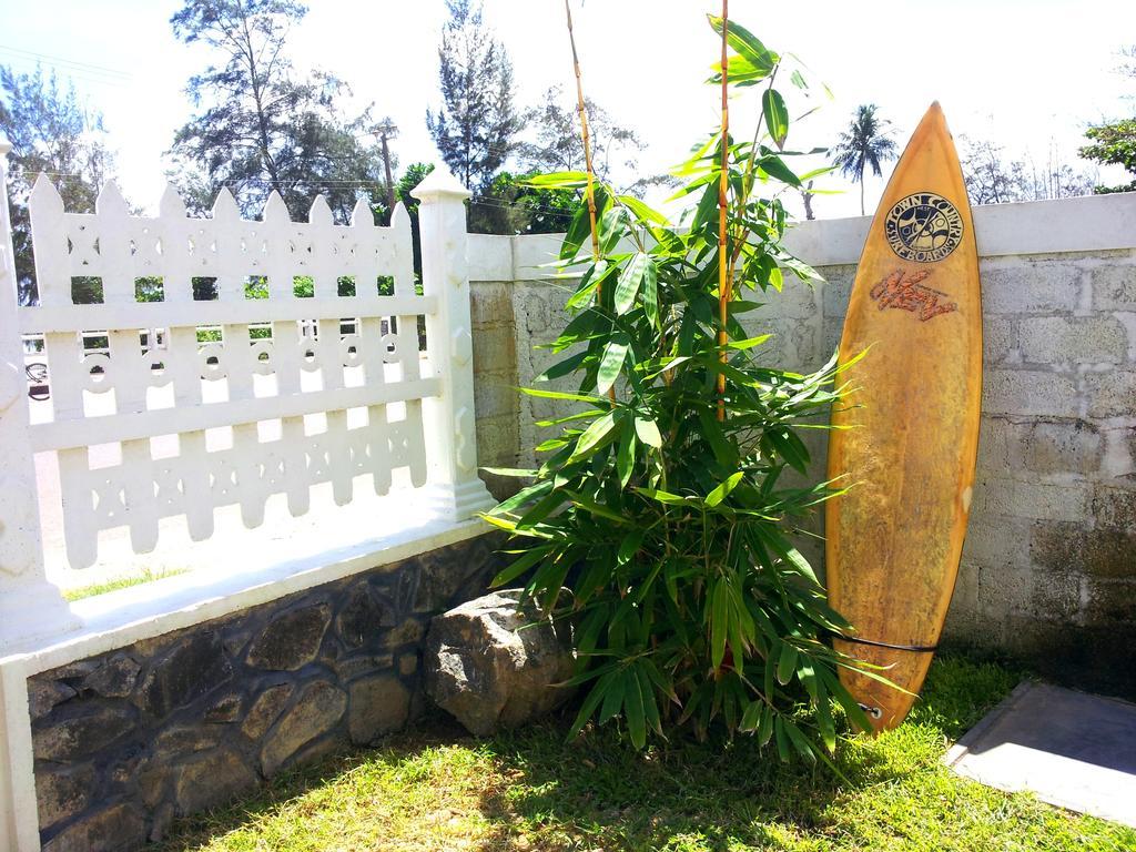 Ceylon Surf Guest And Restaurant Bed & Breakfast Уелигама Екстериор снимка
