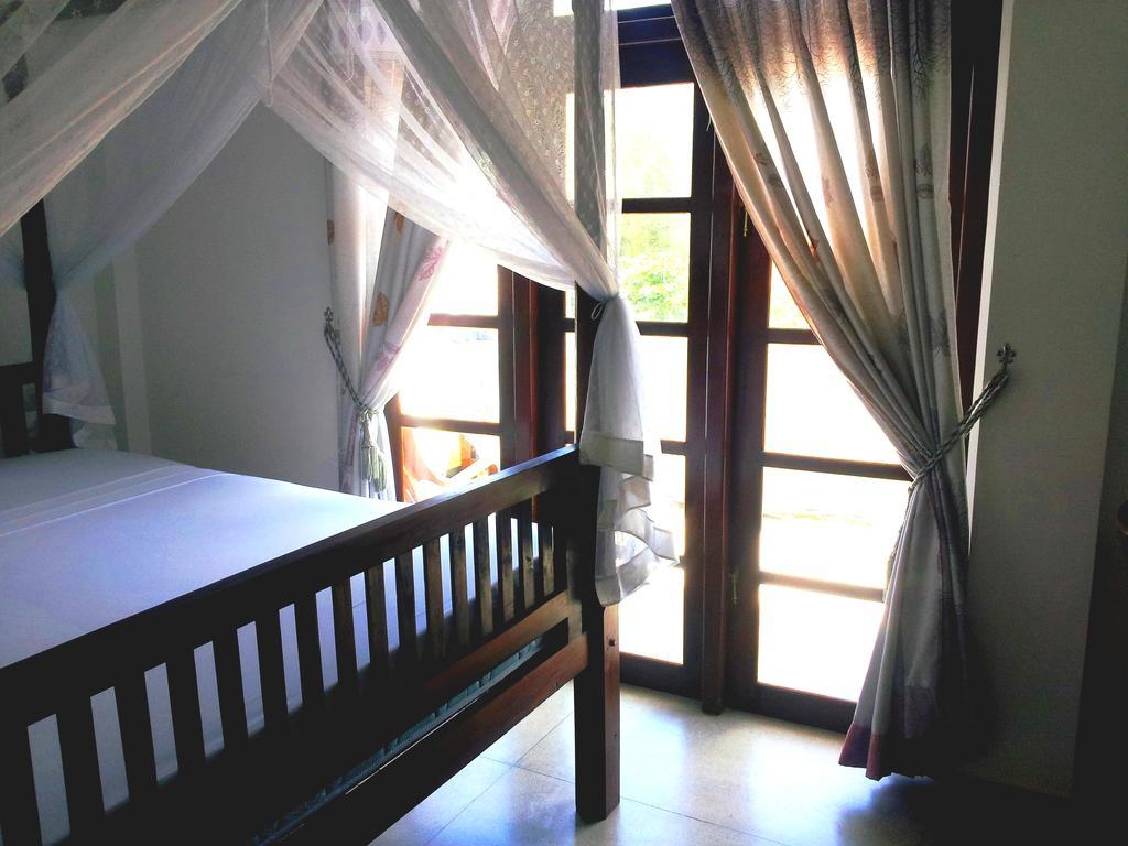 Ceylon Surf Guest And Restaurant Bed & Breakfast Уелигама Стая снимка