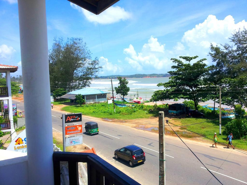 Ceylon Surf Guest And Restaurant Bed & Breakfast Уелигама Стая снимка